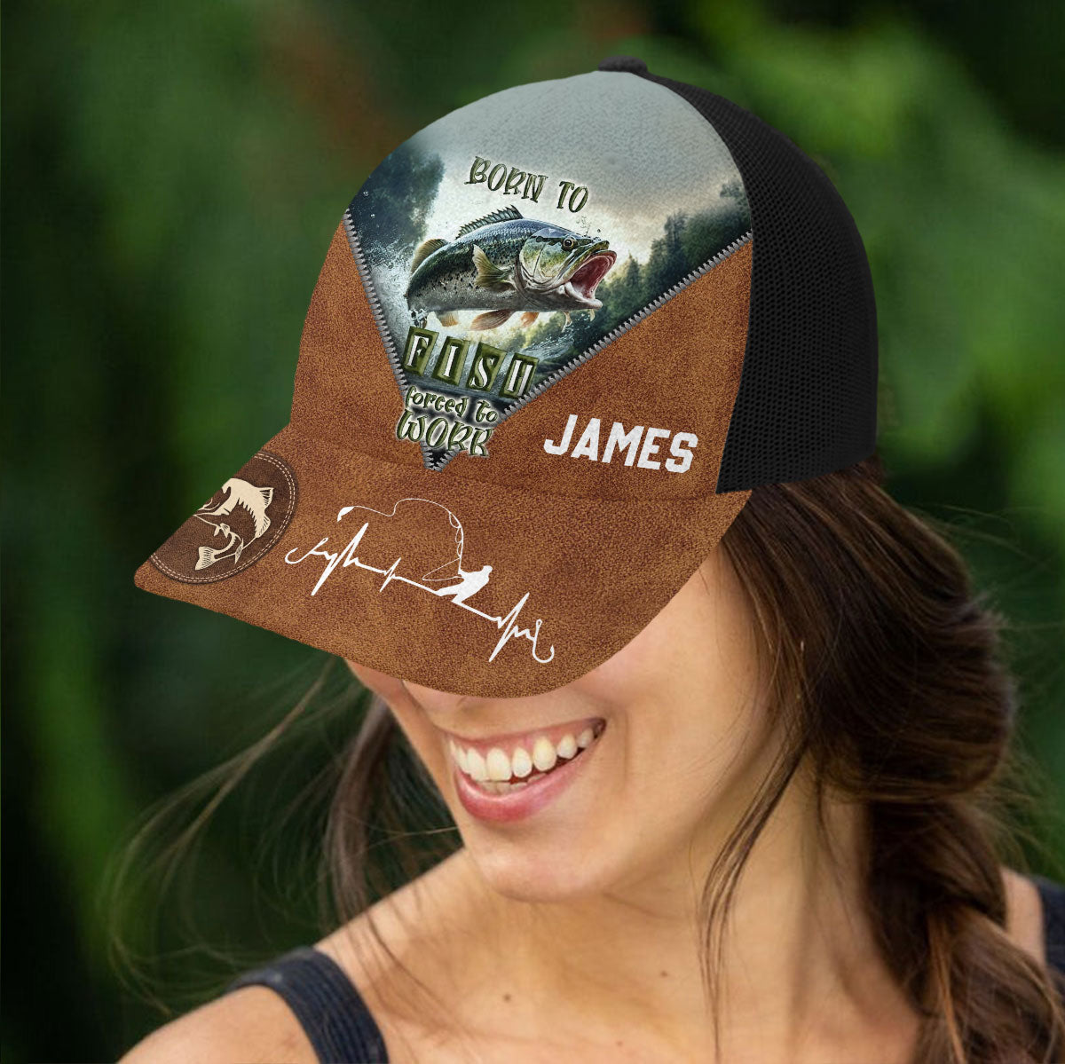 Né pour pêcher, forcé de travailler - Casquette de camionneur personnalisée sur le thème de la pêche (maille noire)