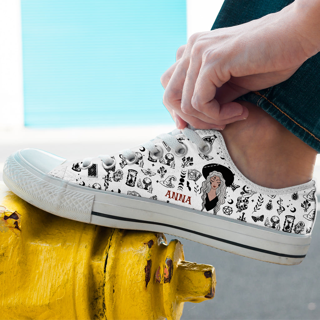 Je ne suis pas du sucre et des épices - Chaussures basses de sorcière personnalisées