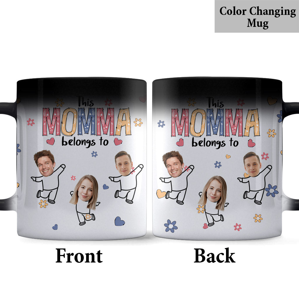Cette tasse personnalisée « Maman/Grand-mère/Mamie appartient à »
