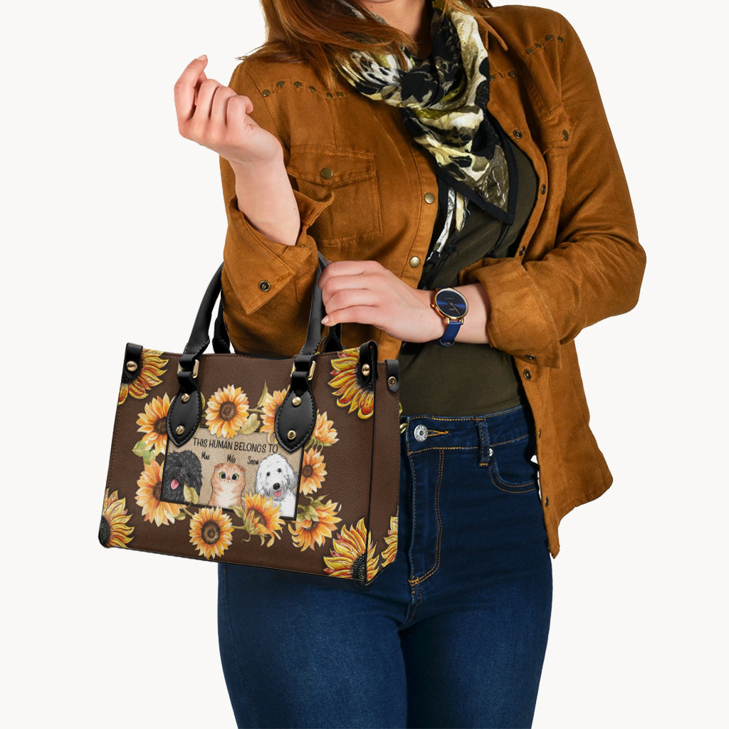 Ce humain appartient à - Sac à main en cuir personnalisé pour chien
