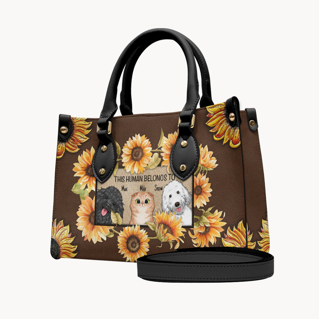 Ce humain appartient à - Sac à main en cuir personnalisé pour chien