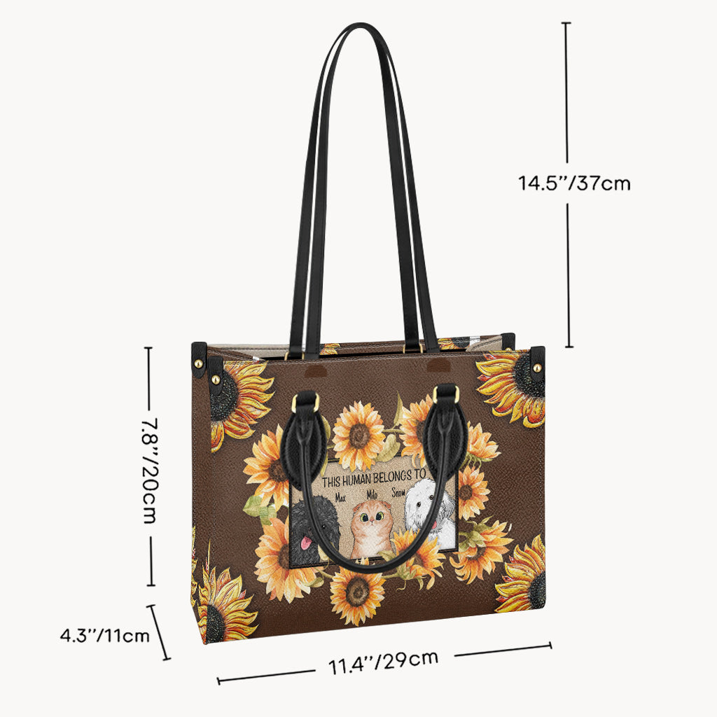 Ce humain appartient à - Sac à main en cuir personnalisé pour chien