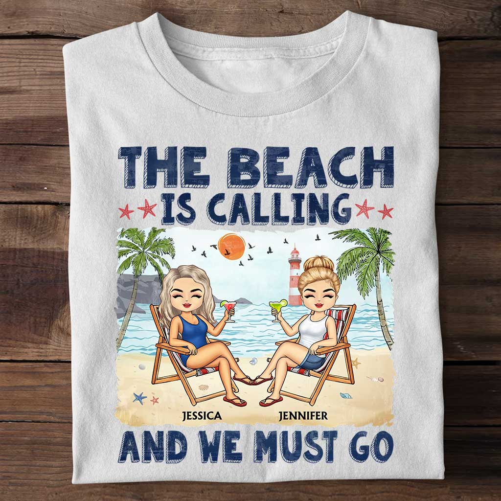 La plage nous appelle et on doit y aller, meilleures amies ! - T-shirt et sweat à capuche personnalisés pour meilleures amies
