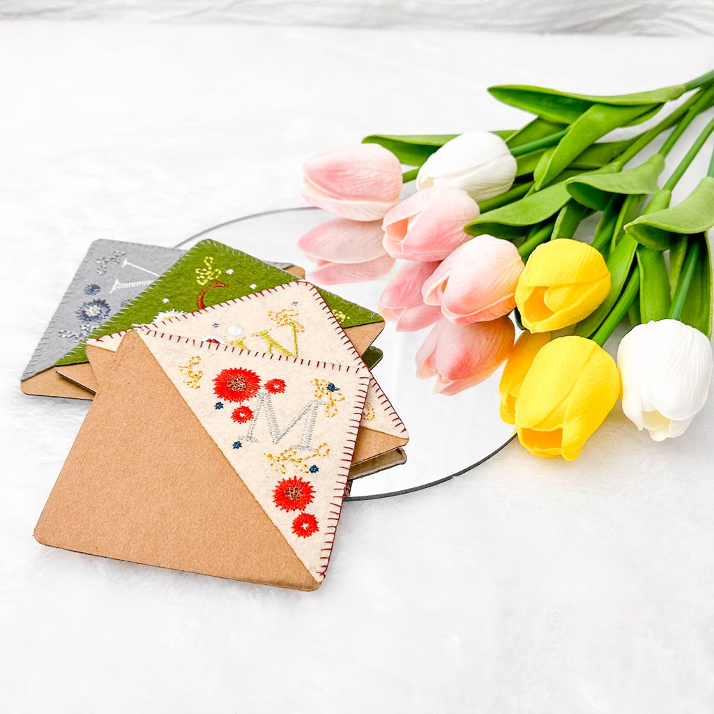 Marque-page personnalisé « Coin Livre » avec initiales, quatre saisons