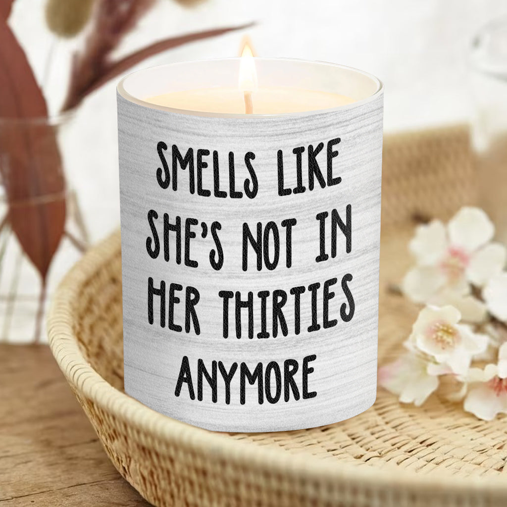 On dirait qu'elle n'a plus trente ans - Bougie d'anniversaire personnalisée avec couvercle en bois