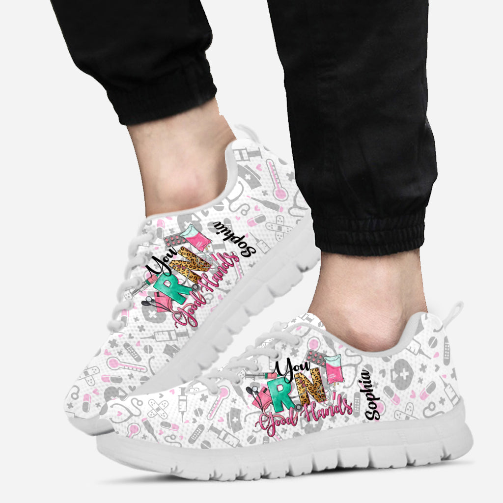 Vous êtes une infirmière diplômée, vous avez de bonnes mains ! Baskets personnalisées pour infirmières