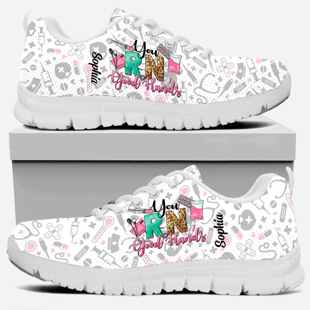 Vous êtes une infirmière diplômée, vous avez de bonnes mains ! Baskets personnalisées pour infirmières