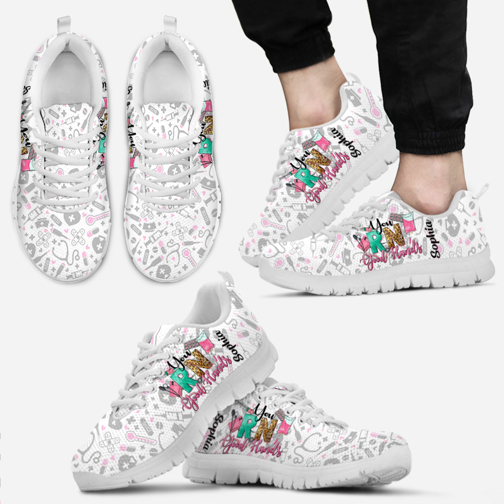 Vous êtes une infirmière diplômée, vous avez de bonnes mains ! Baskets personnalisées pour infirmières