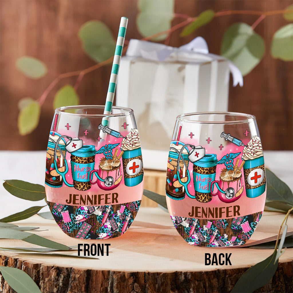 La vie d'infirmière - Cadeau pour une infirmière : maman, elle, épouse, petite amie - Verre à vin entièrement personnalisé