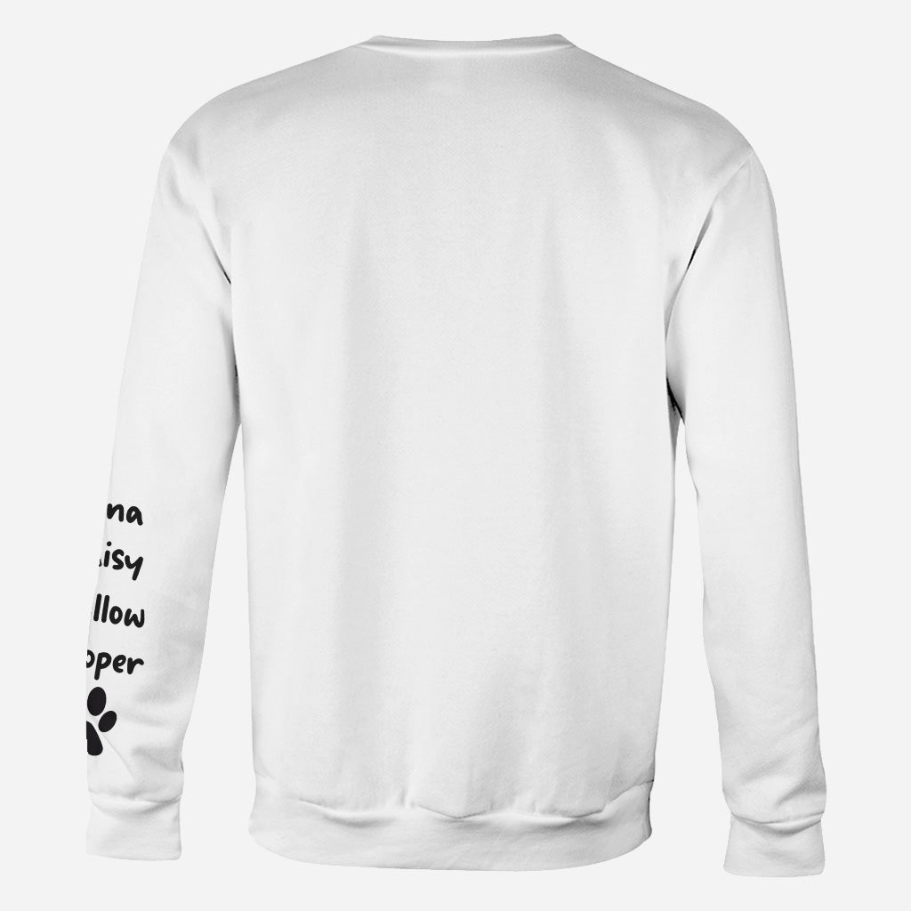 T-shirt personnalisé « Juste une fille qui aime les chiens » avec un motif de chien.