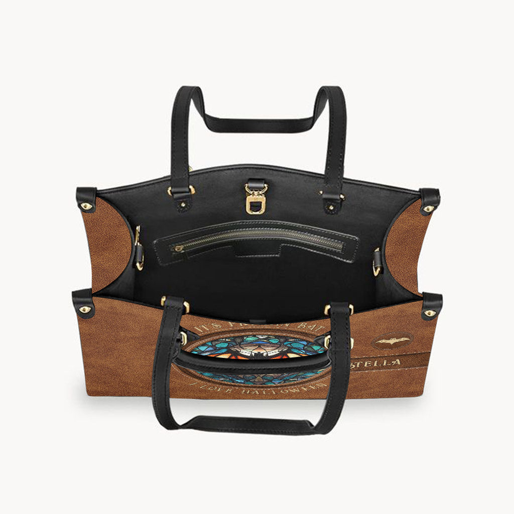 C'est une chauve-souris ! J'adore Halloween ! - Sac à main en cuir personnalisé de sorcière