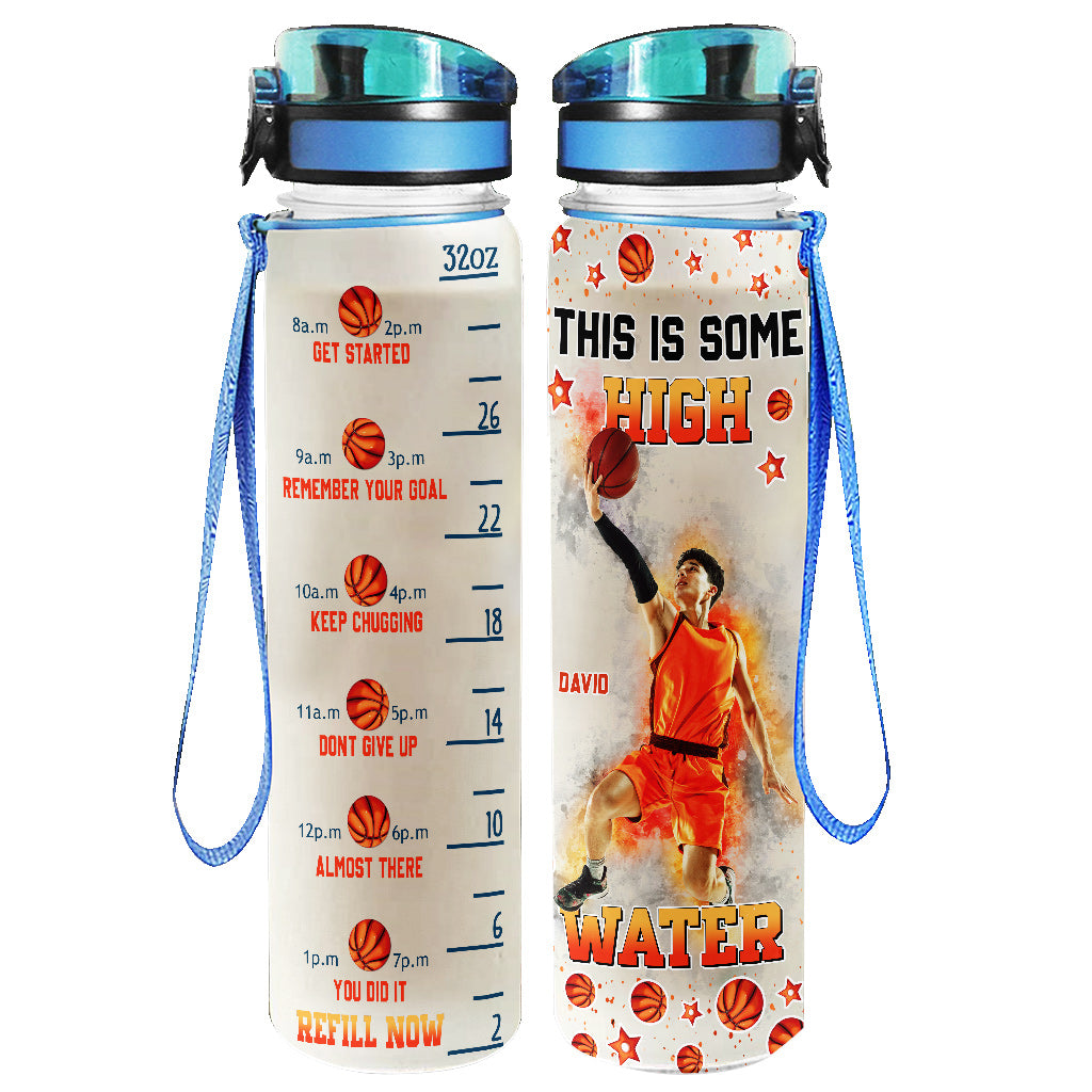 C'est de l'eau en haute altitude - Gourde personnalisée avec suivi d'hydratation pour le basketball