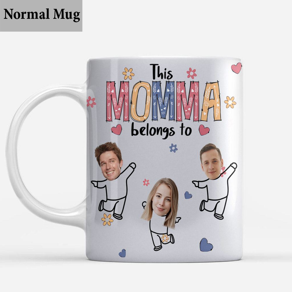 Cette tasse personnalisée « Maman/Grand-mère/Mamie appartient à »