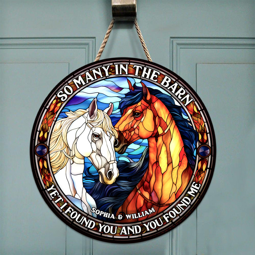 Tant de monde dans l'écurie - Panneau rond en bois personnalisé « Cheval »