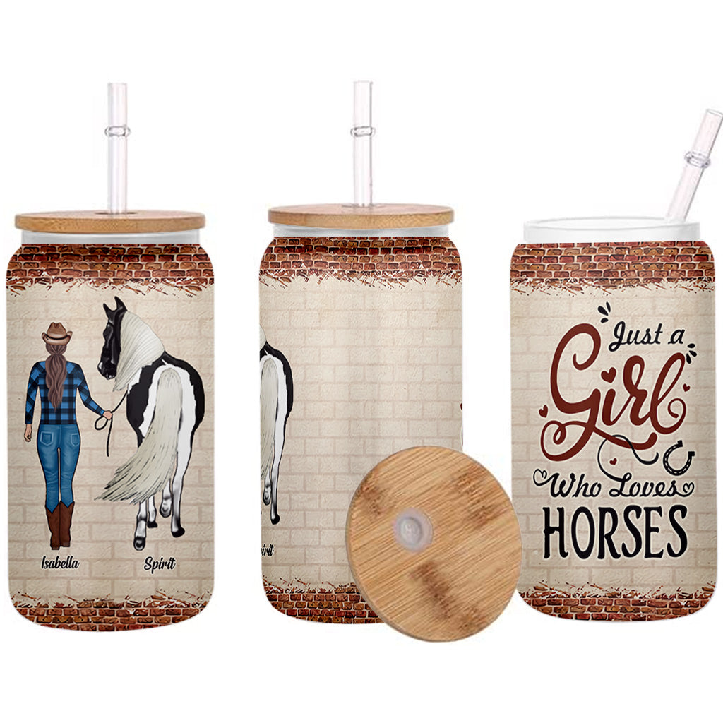 Une fille qui aime les chevaux - Verre à canette personnalisé avec un cheval