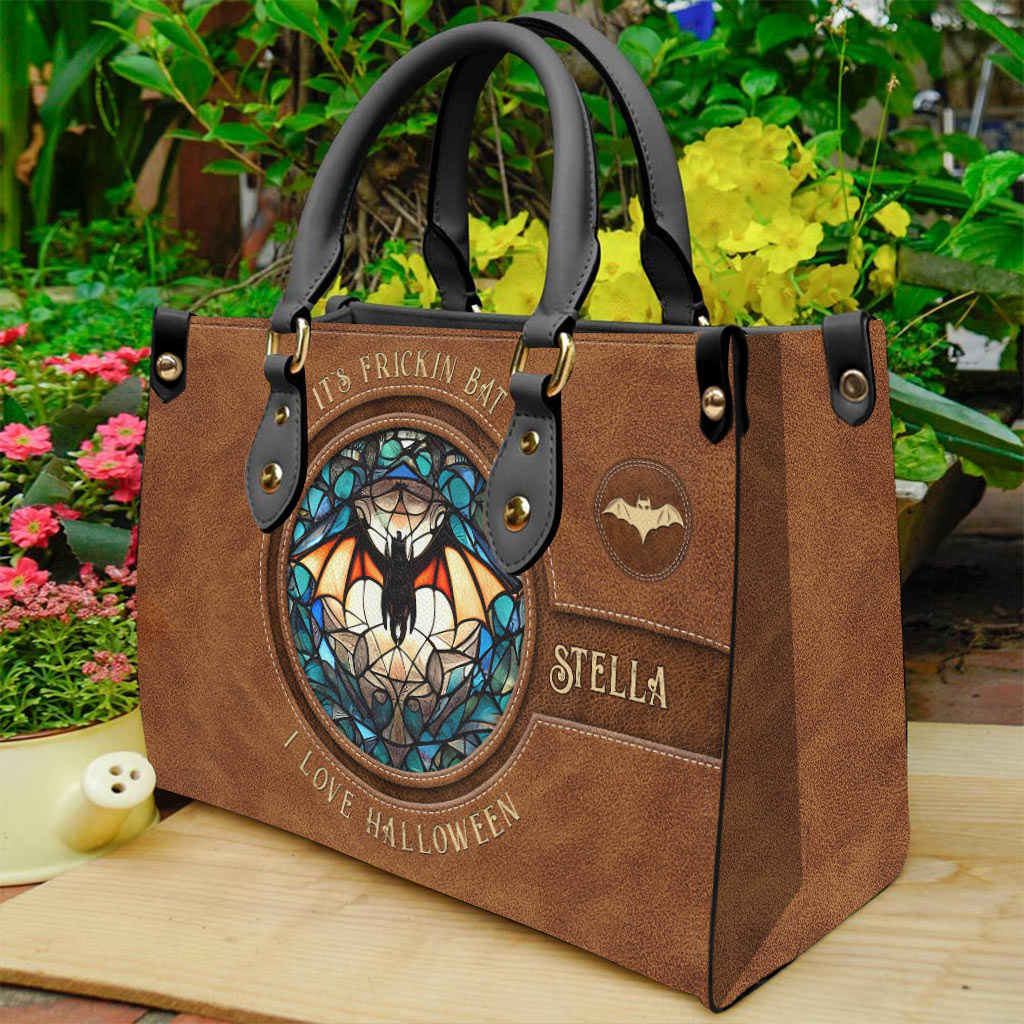 C'est une chauve-souris ! J'adore Halloween ! - Sac à main en cuir personnalisé de sorcière