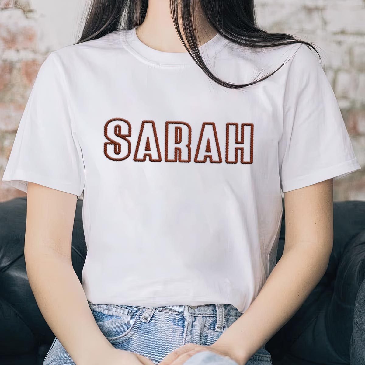 T-shirt brodé personnalisé avec nom pour fille