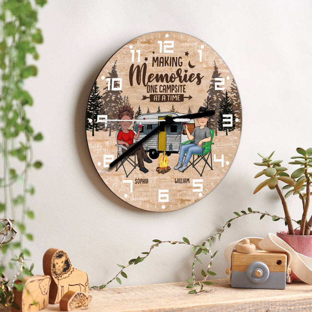Horloge murale de camping personnalisée Happy Camper