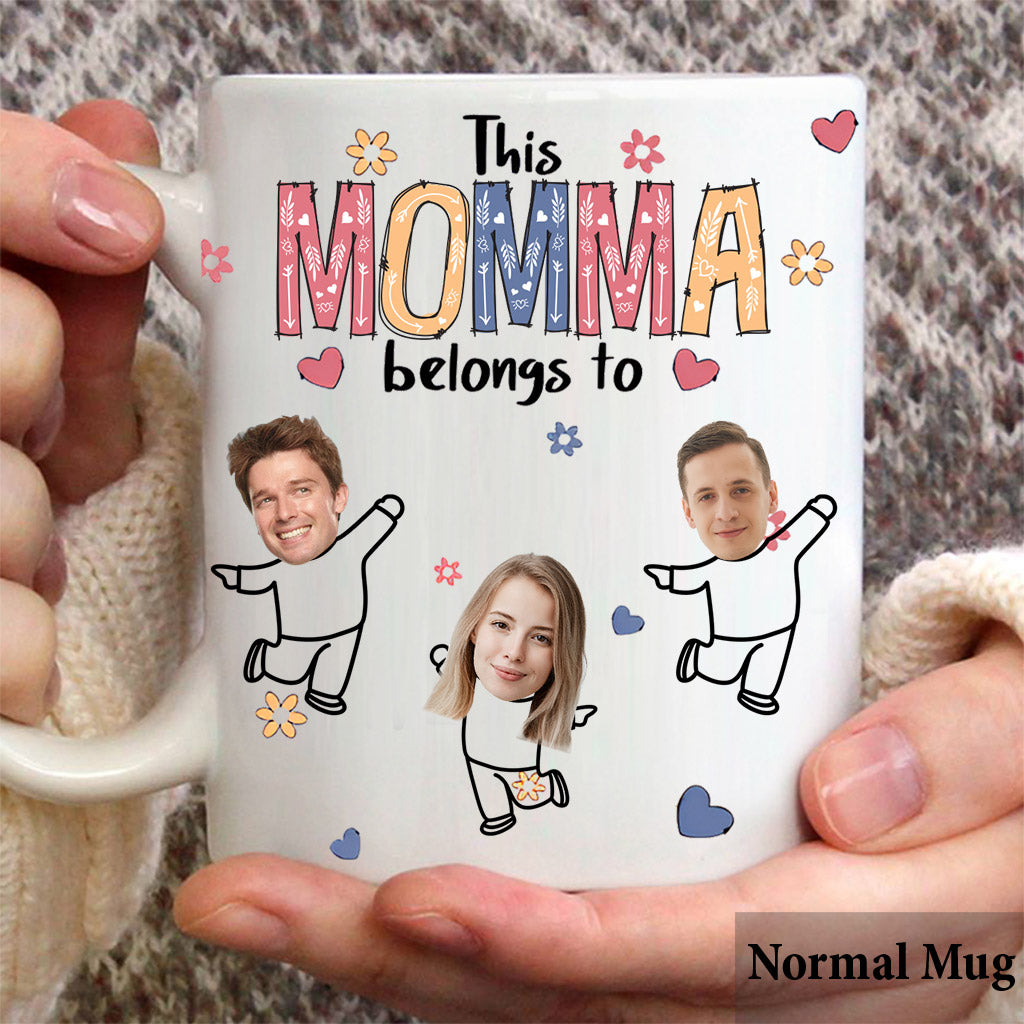 Cette tasse personnalisée « Maman/Grand-mère/Mamie appartient à »