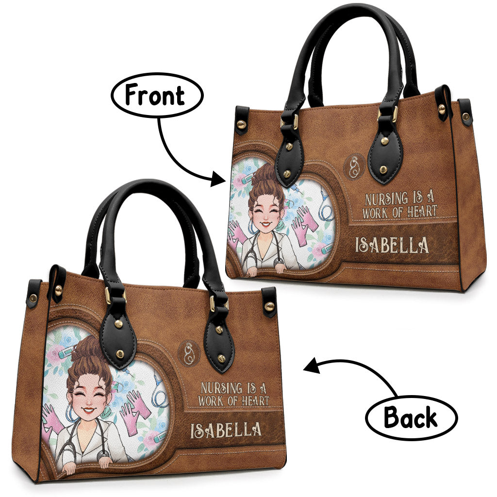 Le métier d'infirmière est un travail de cœur - Sac à main en cuir personnalisé pour infirmière