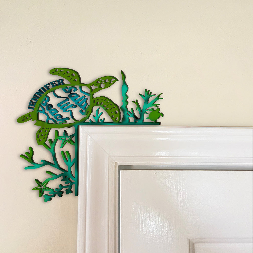 Salty Lil' Beach - Décoration personnalisée pour cadre de porte en forme de tortue
