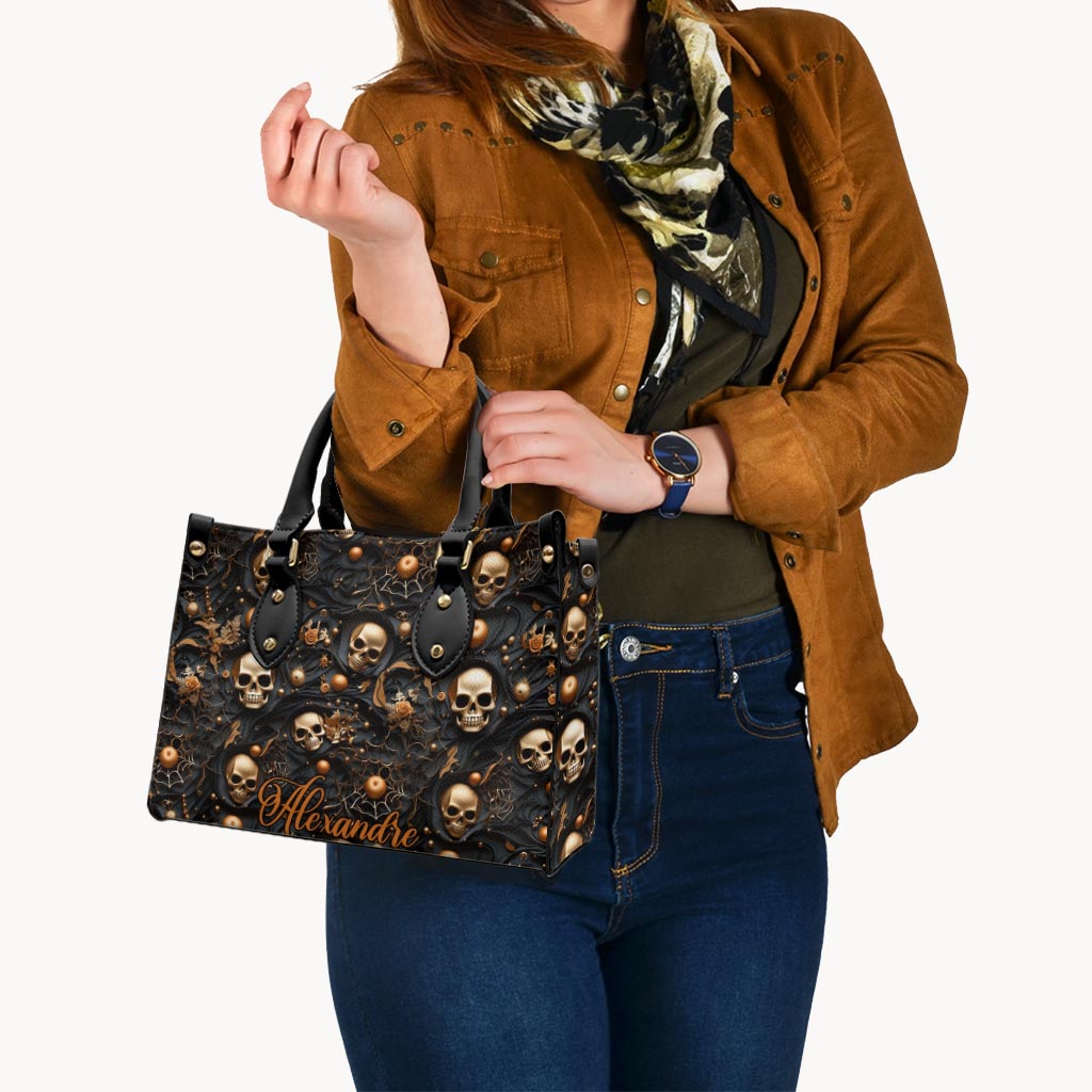 Sac à main en cuir personnalisé avec tête de mort dorée