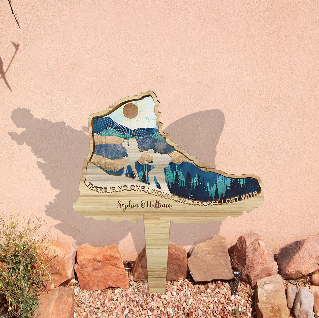 Il n'y a personne avec qui je préférerais me perdre - Cadeau de randonnée pour femme, mari, petit ami, petite amie - Panneau de jardin personnalisé en acrylique