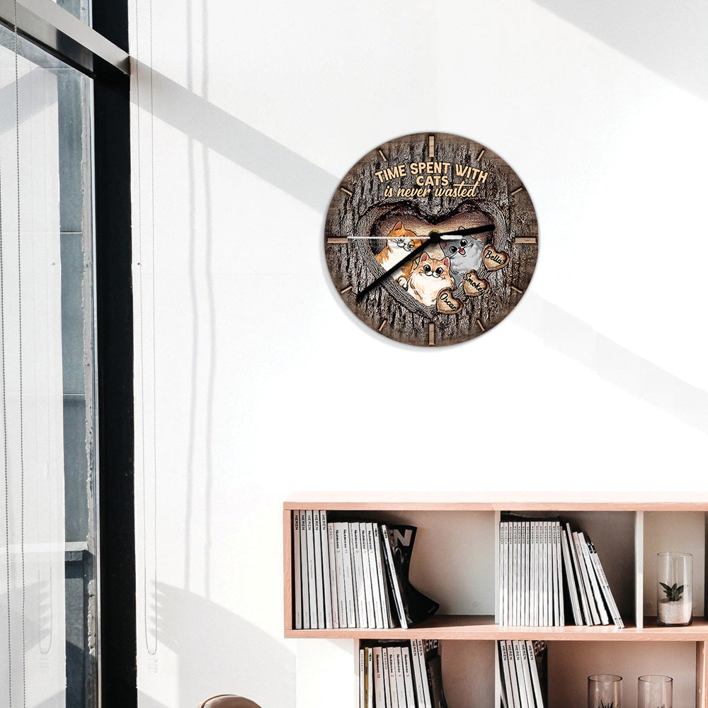 Le temps passé avec les chats et les chiens n'est jamais perdu - Horloge murale personnalisée pour chats