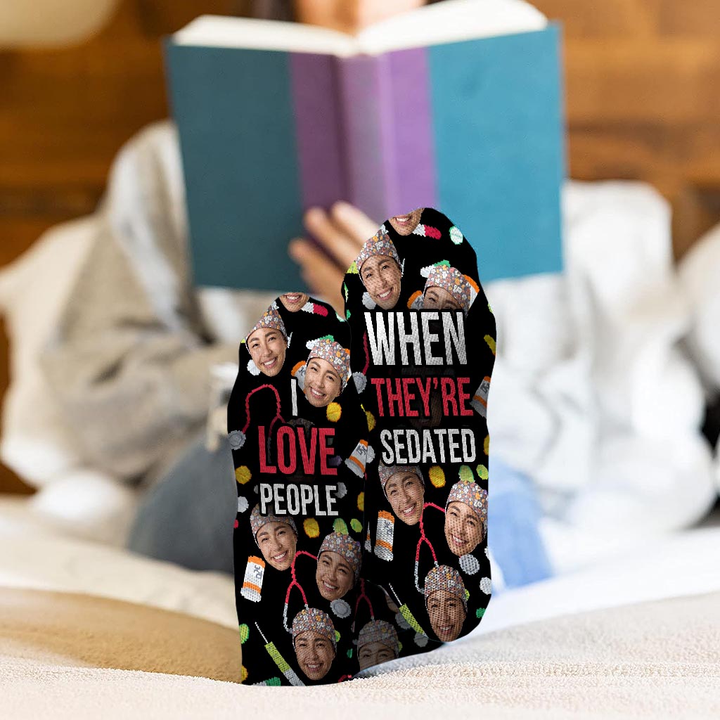 J'adore quand les gens sont sous sédatifs - Chaussettes d'infirmière personnalisées