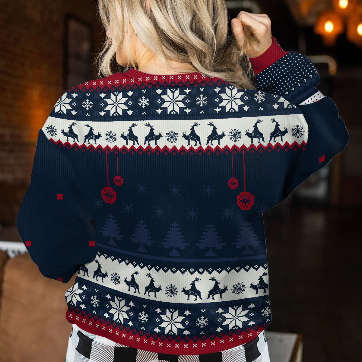 Boules de Noël et seins en guirlande - Pull moche personnalisé pour couple
