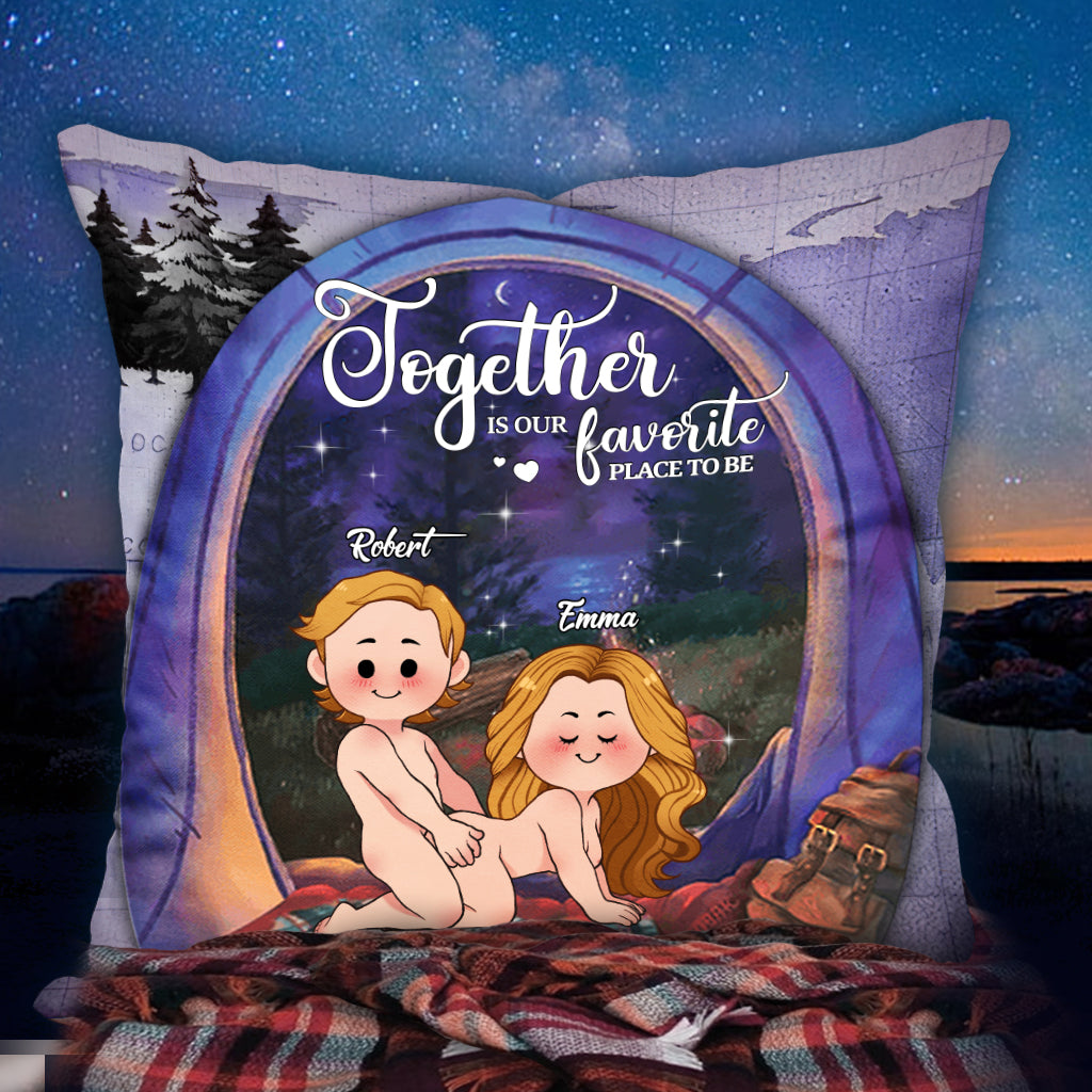 Être ensemble, c'est notre endroit préféré - Coussin décoratif de camping personnalisé
