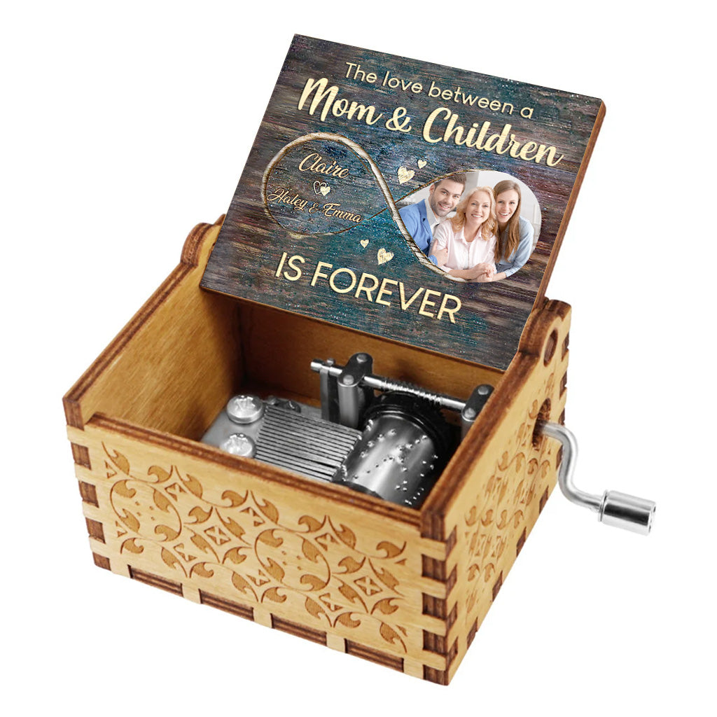 Mother's Love Is Forever - Gift for mom, daughter, son - Personalized Hand Crank Music Box