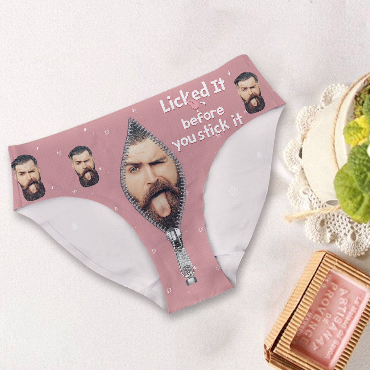 Lèche-le avant de le coller - Culottes personnalisées pour couples de femmes