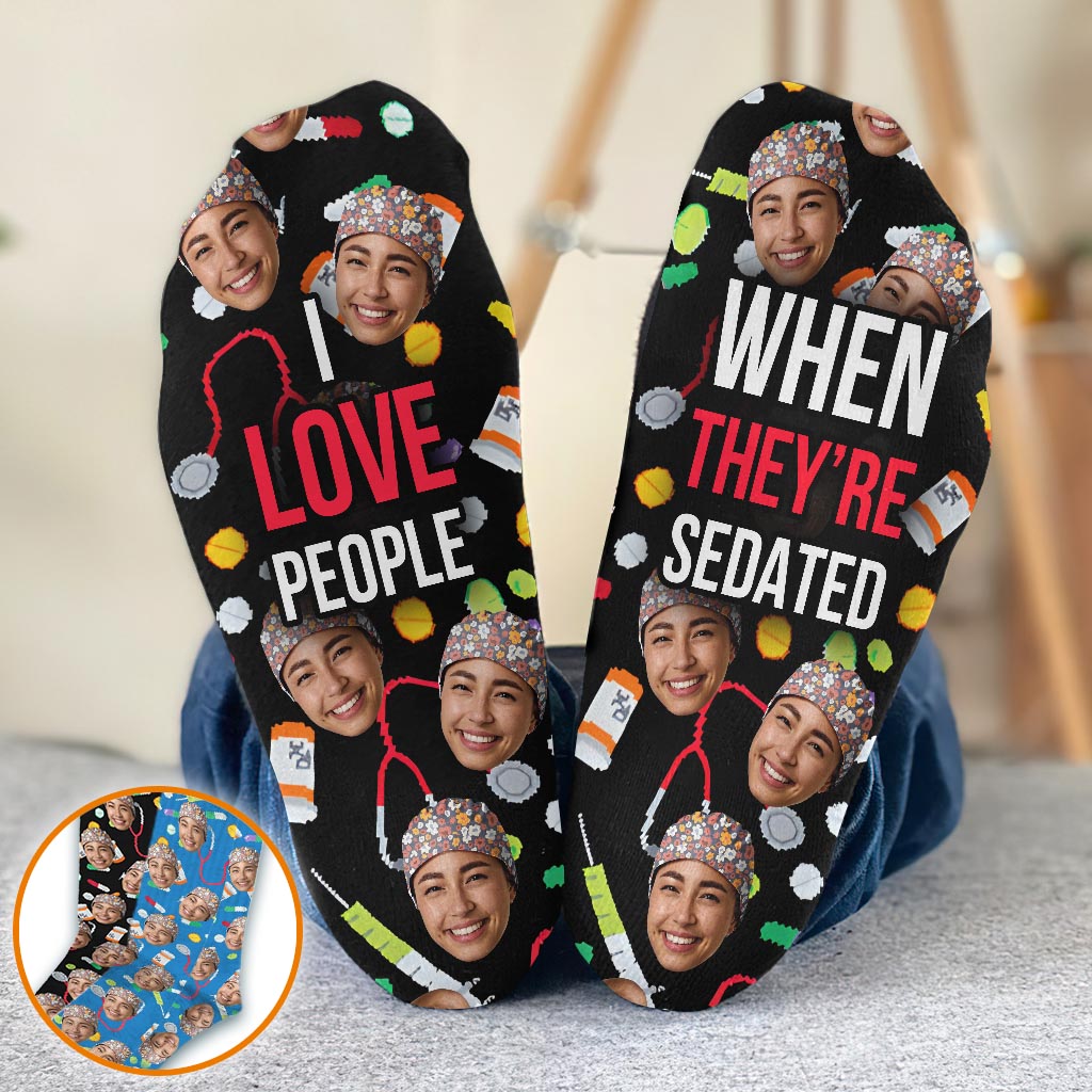 J'adore quand les gens sont sous sédatifs - Chaussettes d'infirmière personnalisées