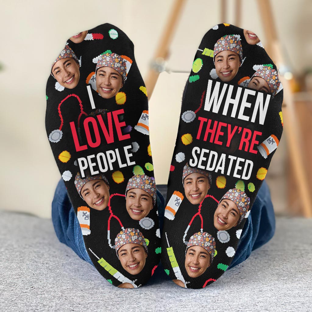 J'adore quand les gens sont sous sédatifs - Chaussettes d'infirmière personnalisées