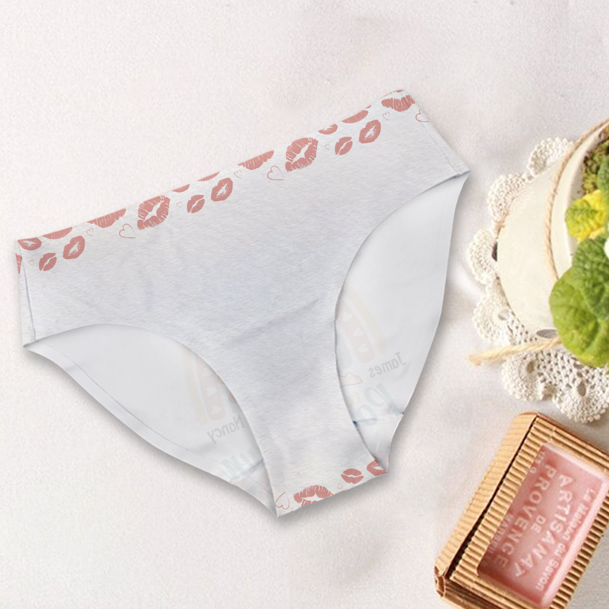 Bienvenue à Pound Town, un site de lingerie pour adultes inappropriés - Culottes personnalisées pour couples et femmes