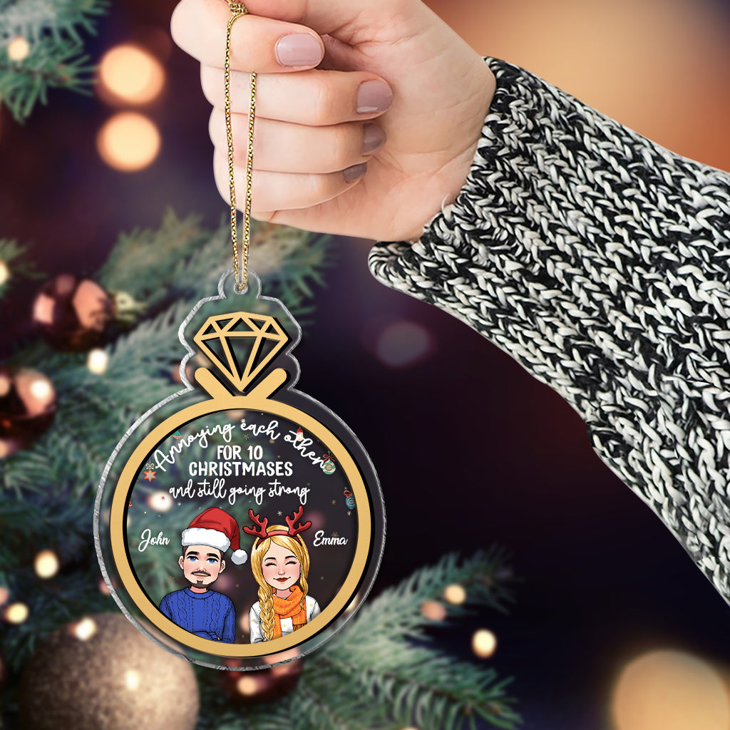 S'agacer mutuellement pendant 10 Noëls - Ornement personnalisé mari et femme à 2 couches