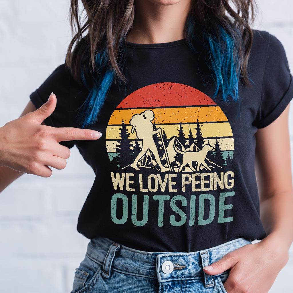 J'adore faire pipi dehors - T-shirt et sweat à capuche de randonnée personnalisés