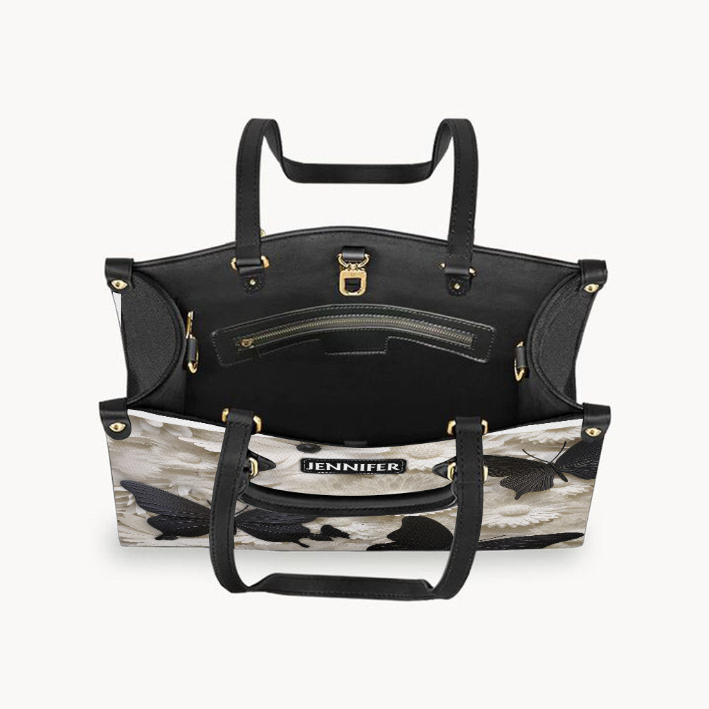 Sac à main en cuir personnalisé avec papillons et fleurs noirs et blancs élégants