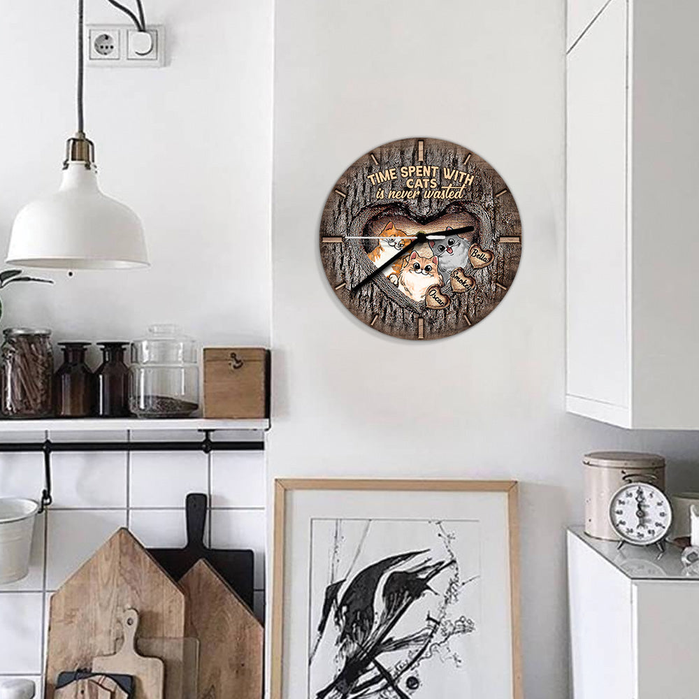 Le temps passé avec les chats et les chiens n'est jamais perdu - Horloge murale personnalisée pour chats