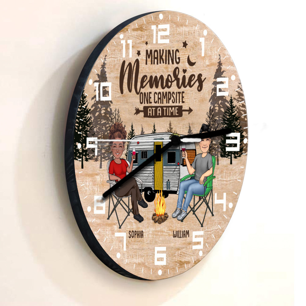 Horloge murale de camping personnalisée Happy Camper