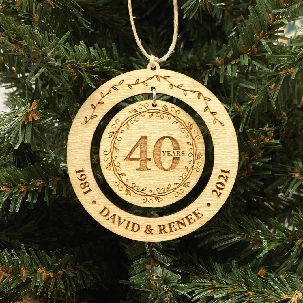 Joyeux anniversaire ! Cadeau pour votre petite amie ou votre petit ami : ornement en bois personnalisé en 2 pièces.