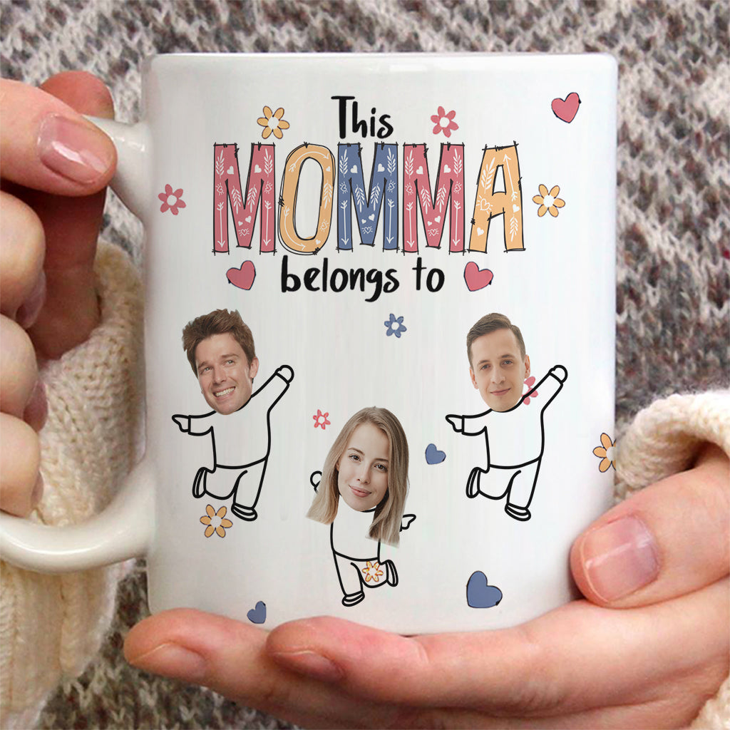 Cette tasse personnalisée « Maman/Grand-mère/Mamie appartient à »
