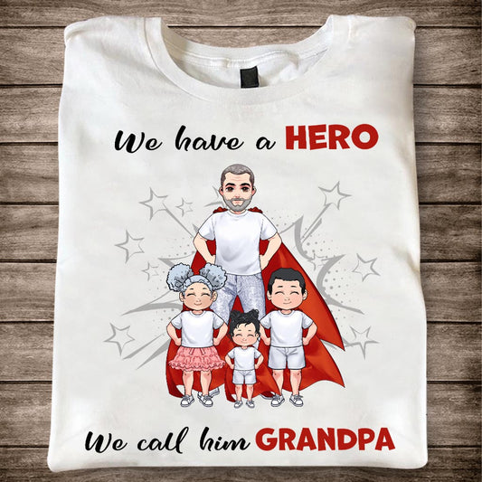 Nous avons un héros - Cadeau pour papa, grand-père, frère, oncle - T-shirt et sweat à capuche personnalisés