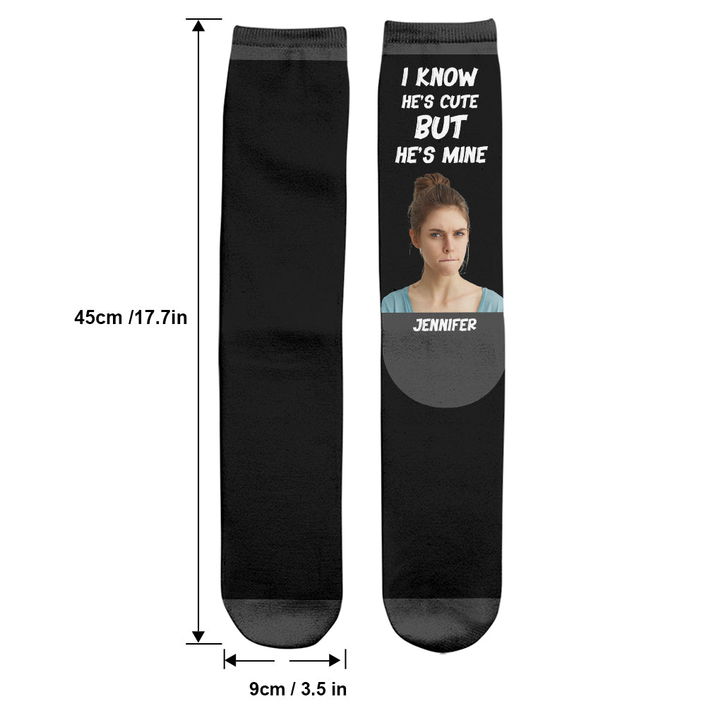 Je sais qu'il est mignon, mais il est à moi - Chaussettes personnalisées pour couples