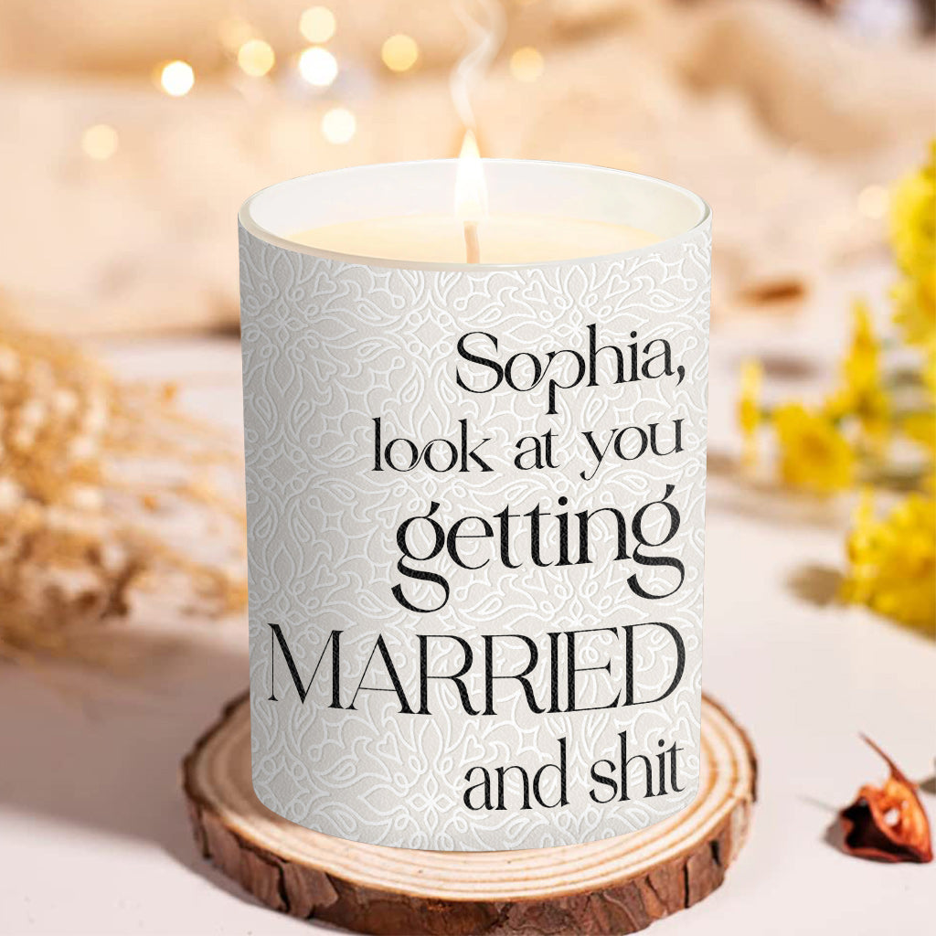 « Regardez-vous vous marier ! » - Cadeau de mariage pour les mariés - Bougie personnalisée avec couvercle en bois