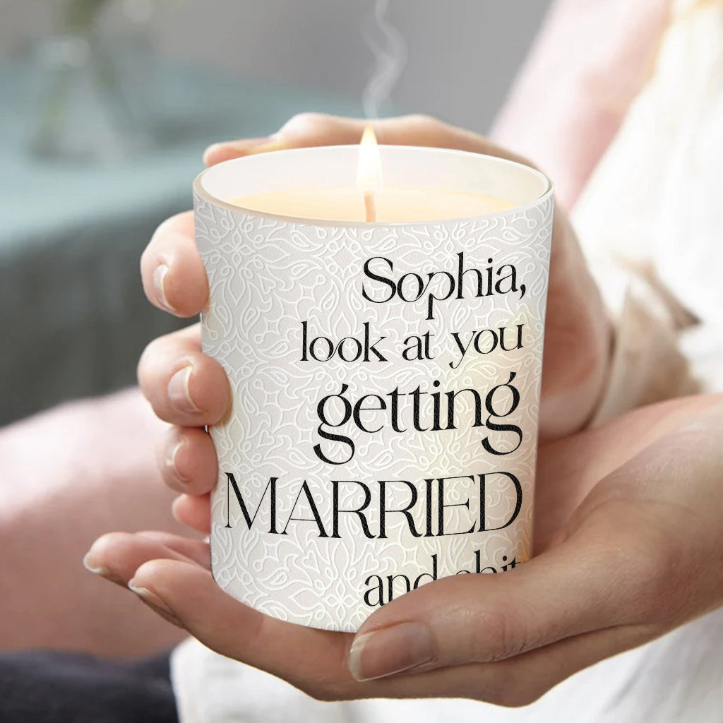 « Regardez-vous vous marier ! » - Cadeau de mariage pour les mariés - Bougie personnalisée avec couvercle en bois