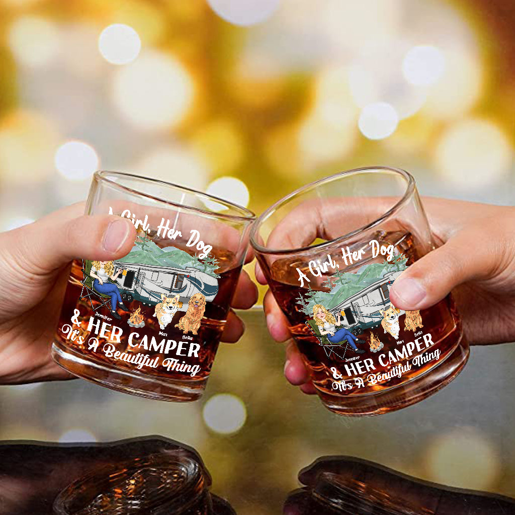 Une fille, son chien et sa caravane - Cadeau de camping pour les amoureux des chiens - Verre à whisky personnalisé