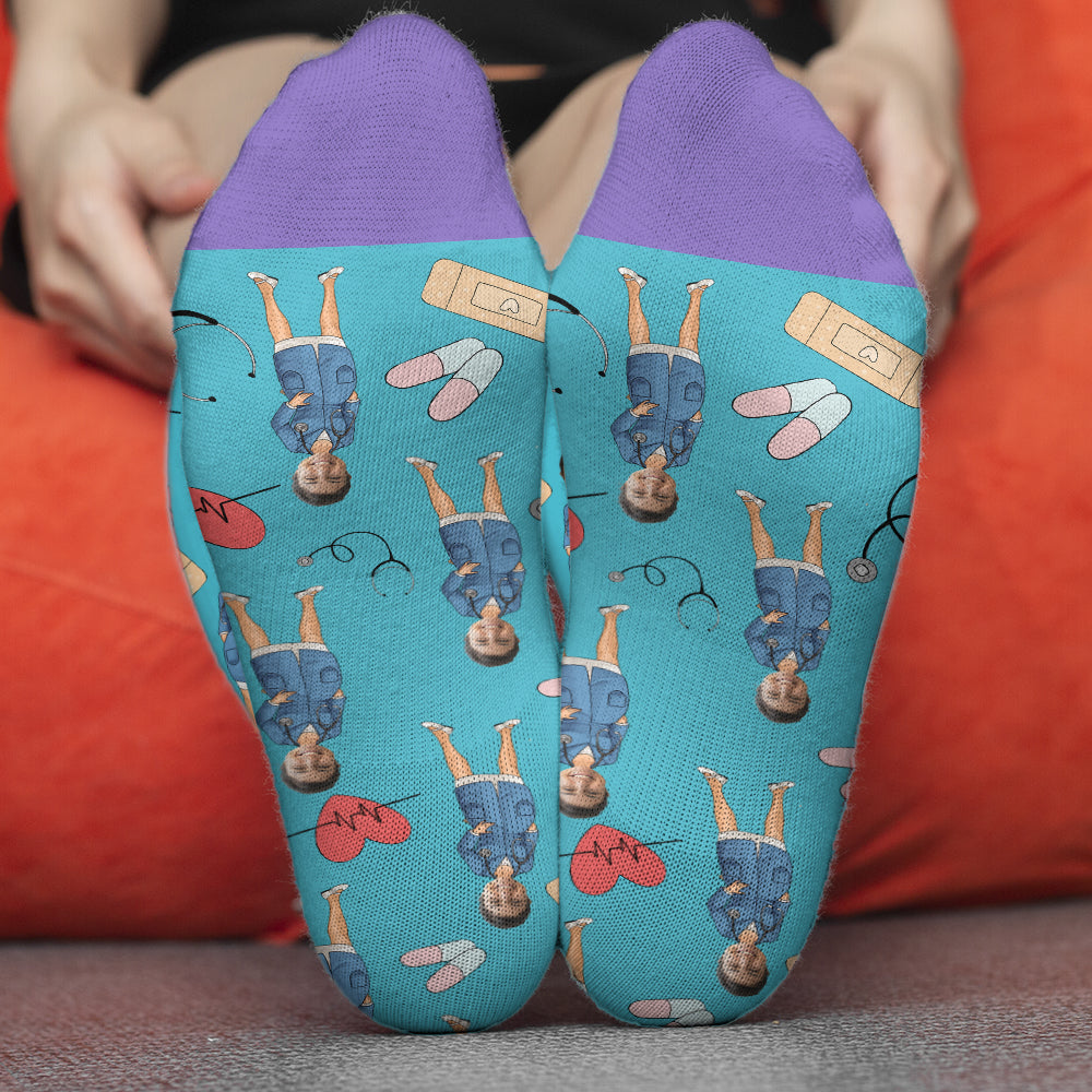 Tous les héros ne portent pas de cape - Chaussettes d'infirmière personnalisées