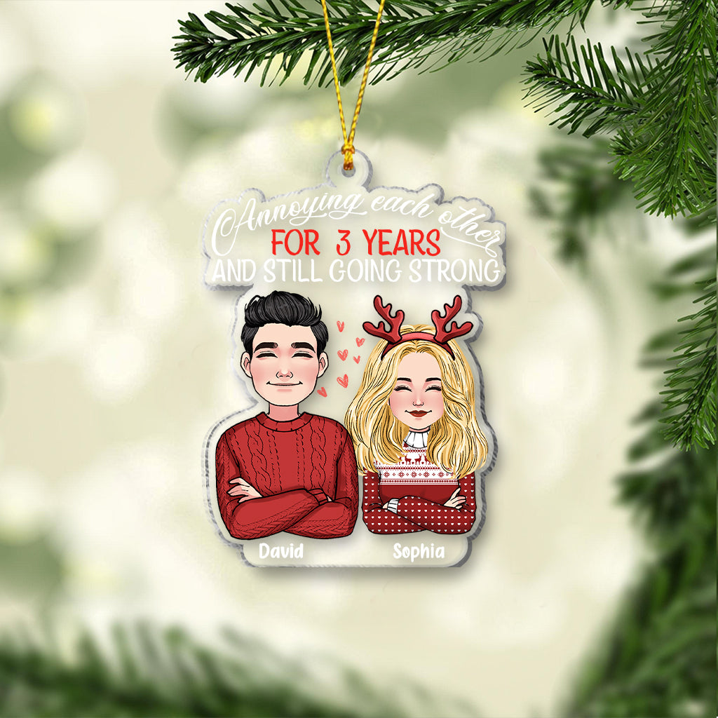 S'agacer mutuellement mais toujours aussi amoureux - Ornement transparent personnalisé pour couple